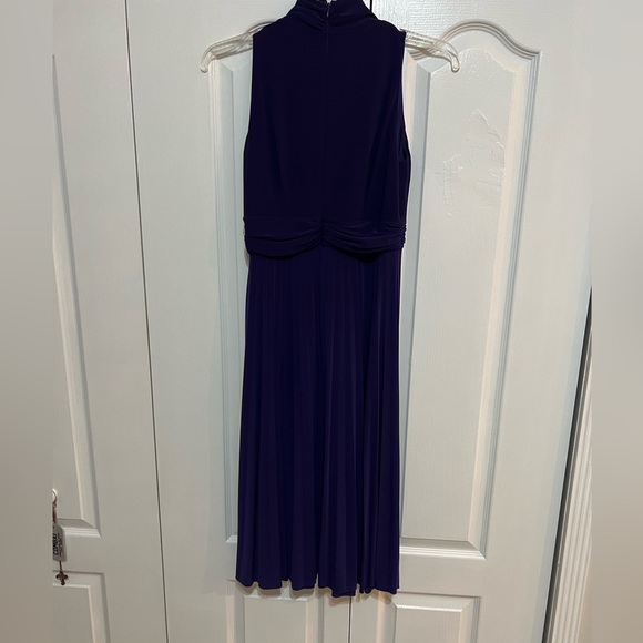 Dressbarn Collection V Neck Sleeveless size: 6 .Purple Color. Woman Dress - Picture 3 of 9